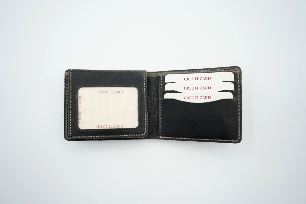 Men’s Full-Grain Crazy Leather Bifold Wallet with ID Window